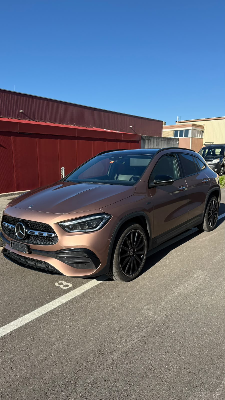 MERCEDES-BENZ GLA 250e AMG Line 8G-DCT-image-18