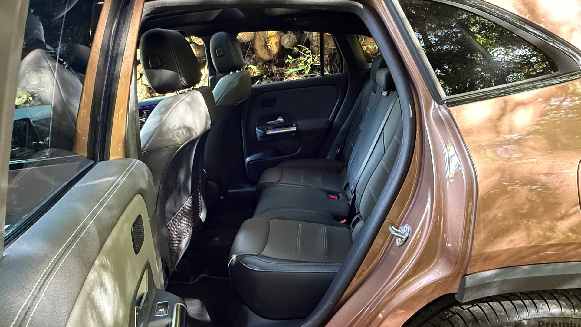 MERCEDES-BENZ GLA 250e AMG Line 8G-DCT-image-10