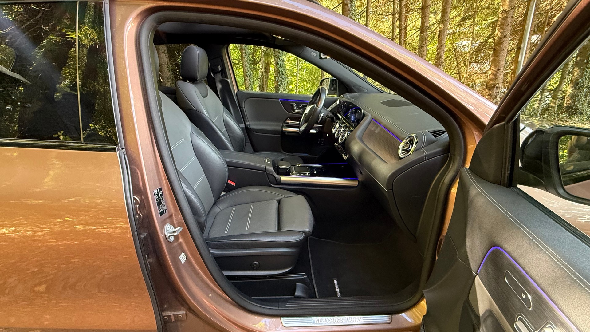 MERCEDES-BENZ GLA 250e AMG Line 8G-DCT-image-9
