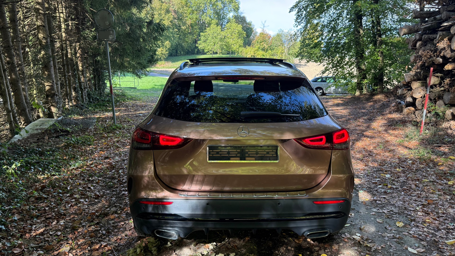 MERCEDES-BENZ GLA 250e AMG Line 8G-DCT-image-5