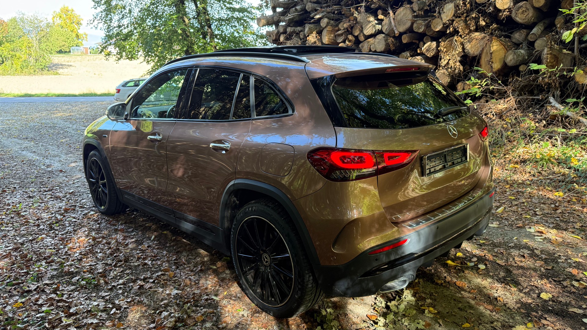 MERCEDES-BENZ GLA 250e AMG Line 8G-DCT-image-4