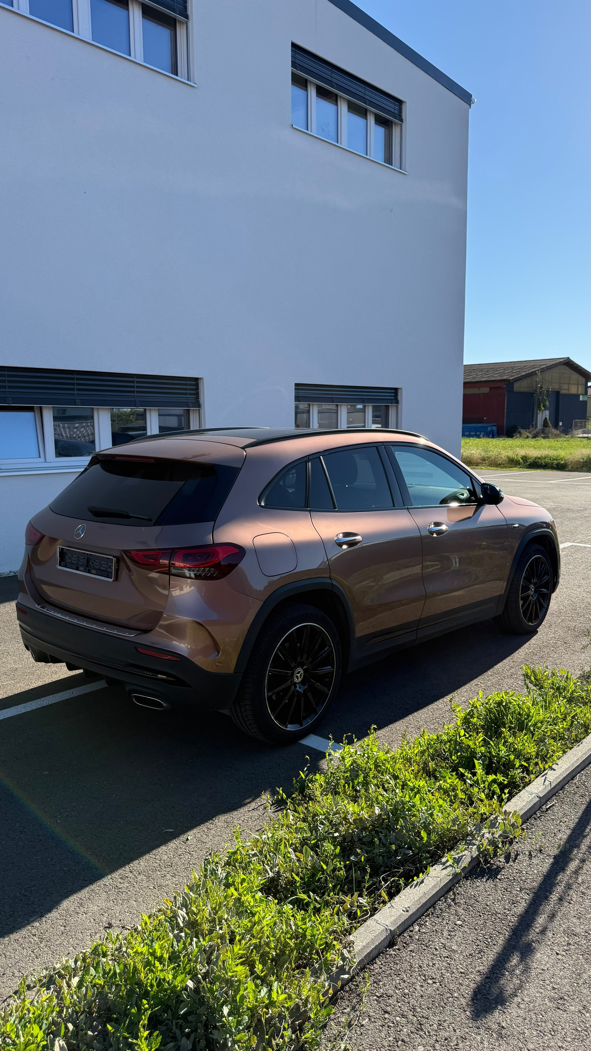 MERCEDES-BENZ GLA 250e AMG Line 8G-DCT-image-17