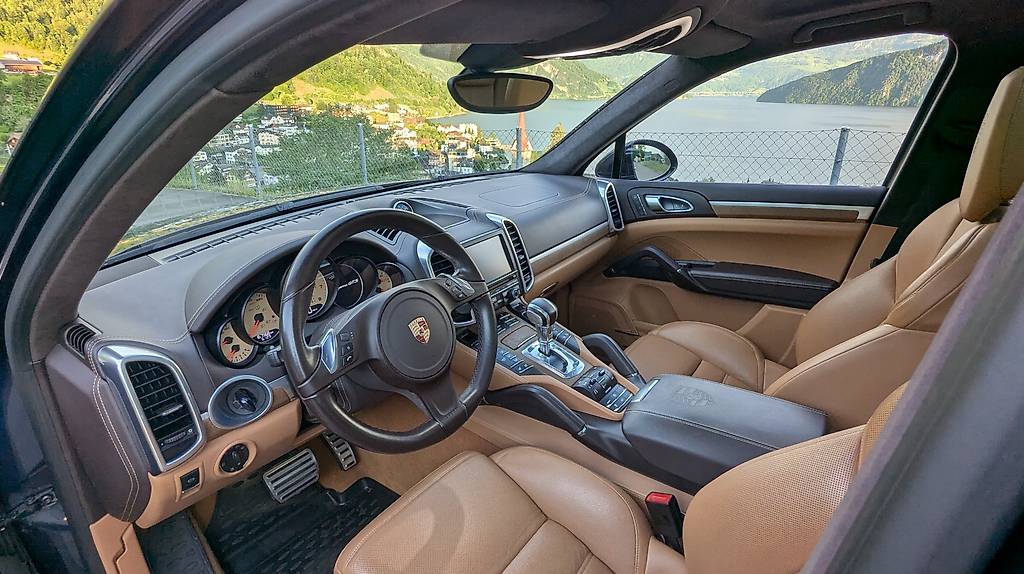 PORSCHE Cayenne GTS-image-3