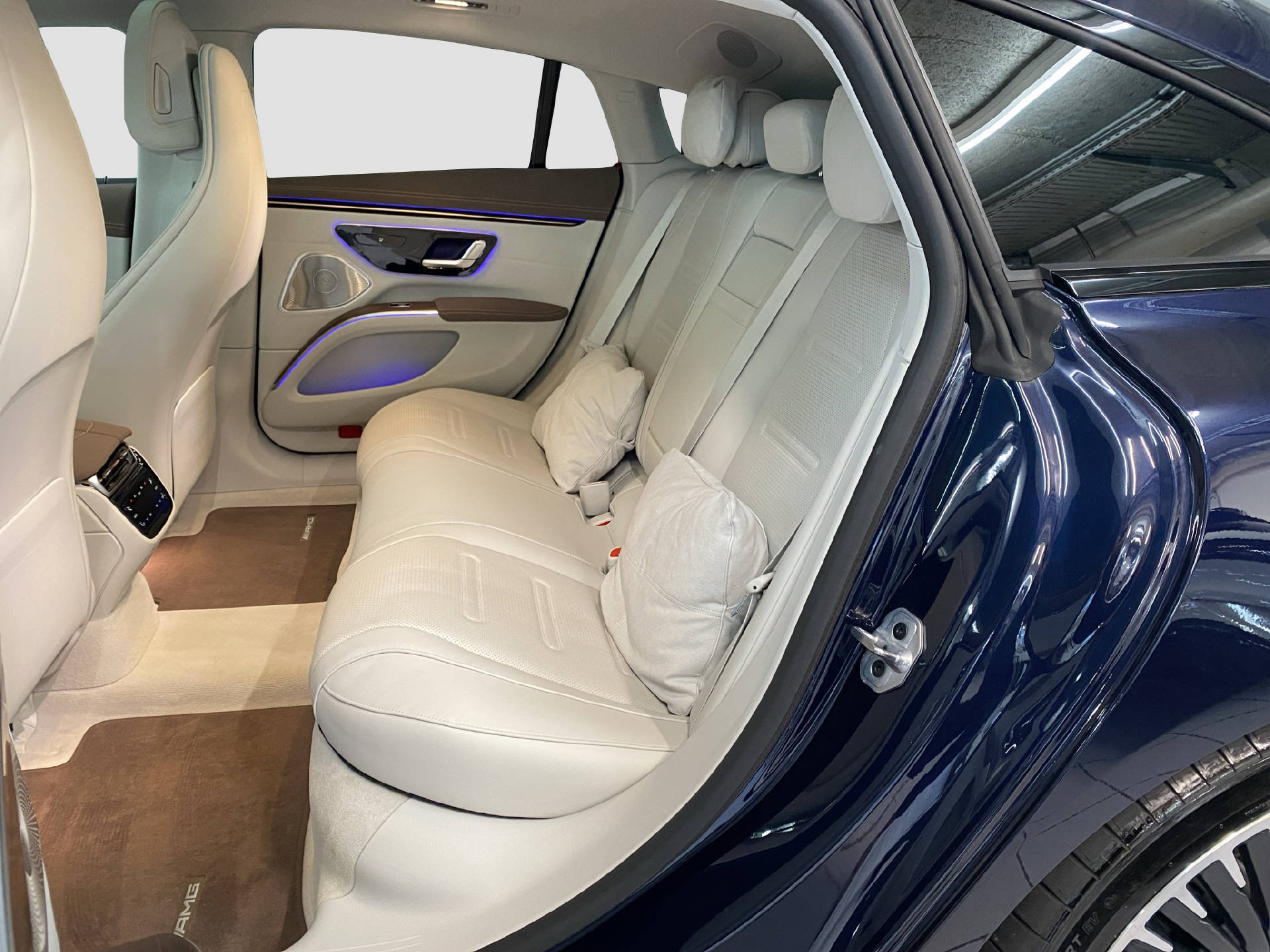 MERCEDES-BENZ EQS 53 AMG 4matic++-image-13