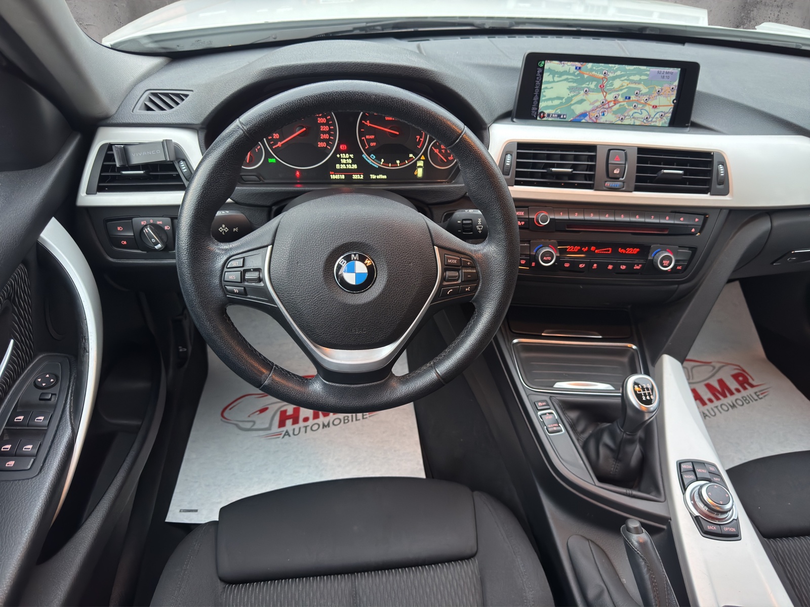 BMW 320i Touring-image-11