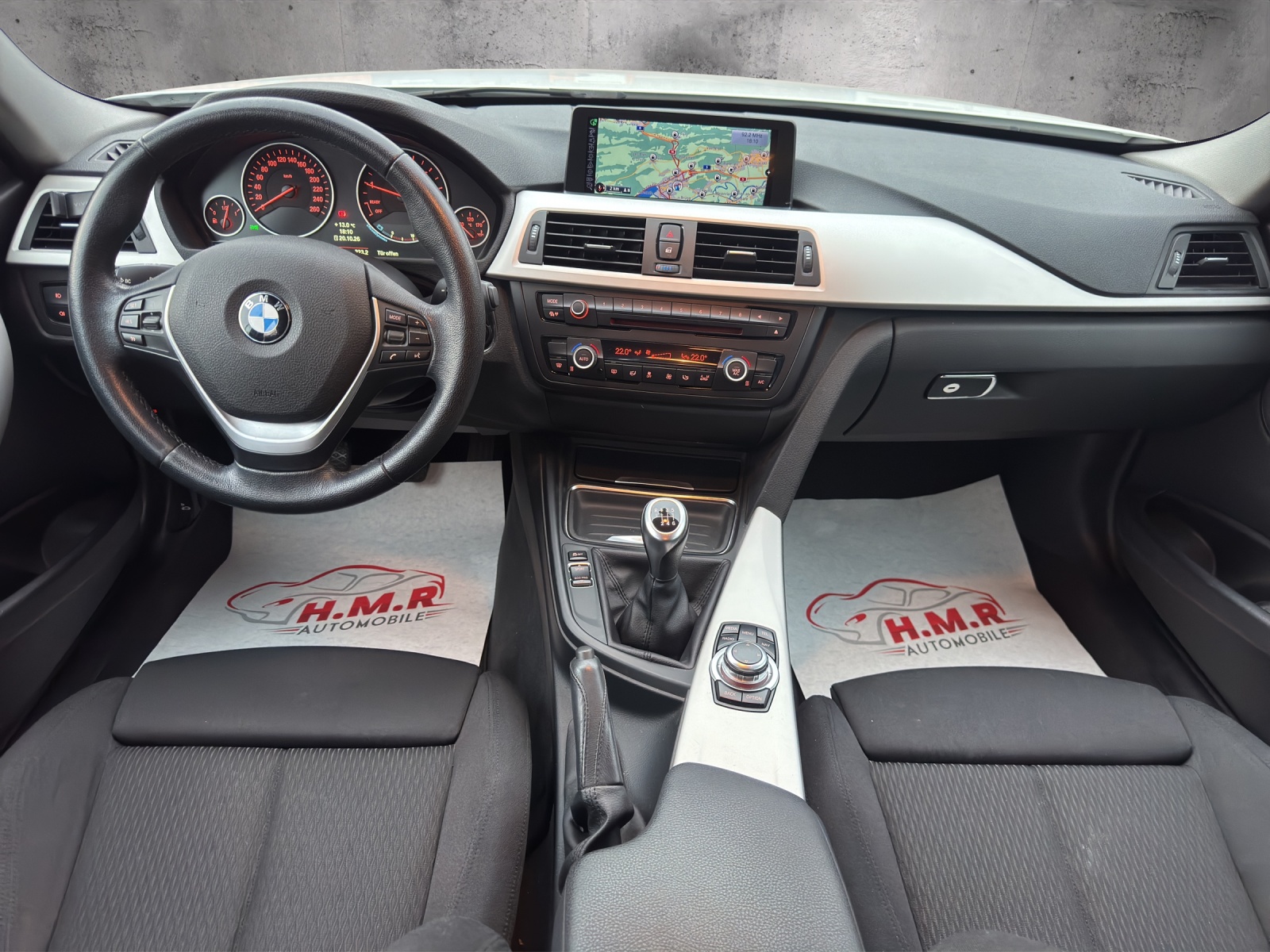 BMW 320i Touring-image-9