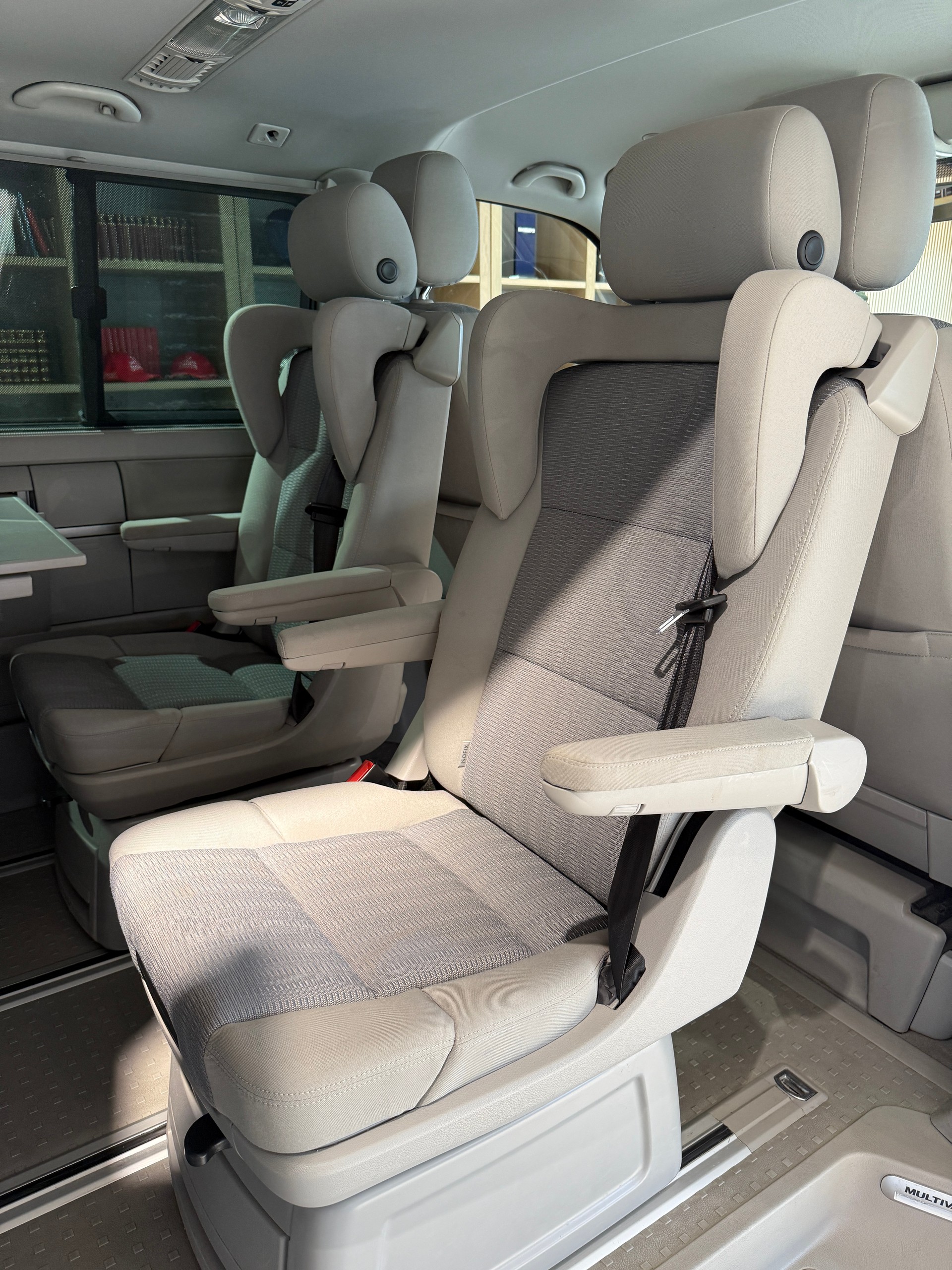 VW T6 Multivan 2.0 TDI Comfortline Edition DSG-image-17