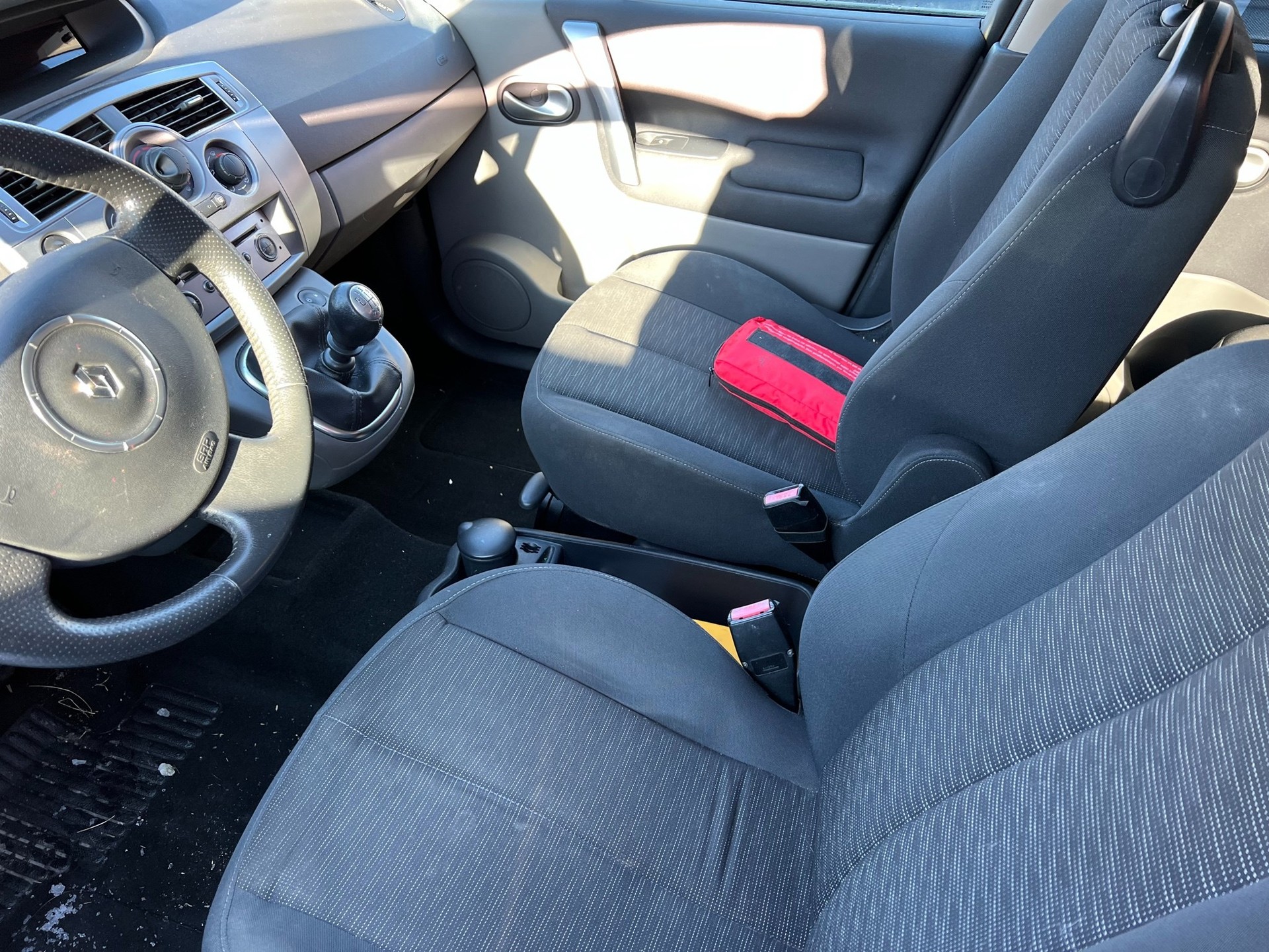 RENAULT Grand Scénic 2.0 dCi Privilège-image-5