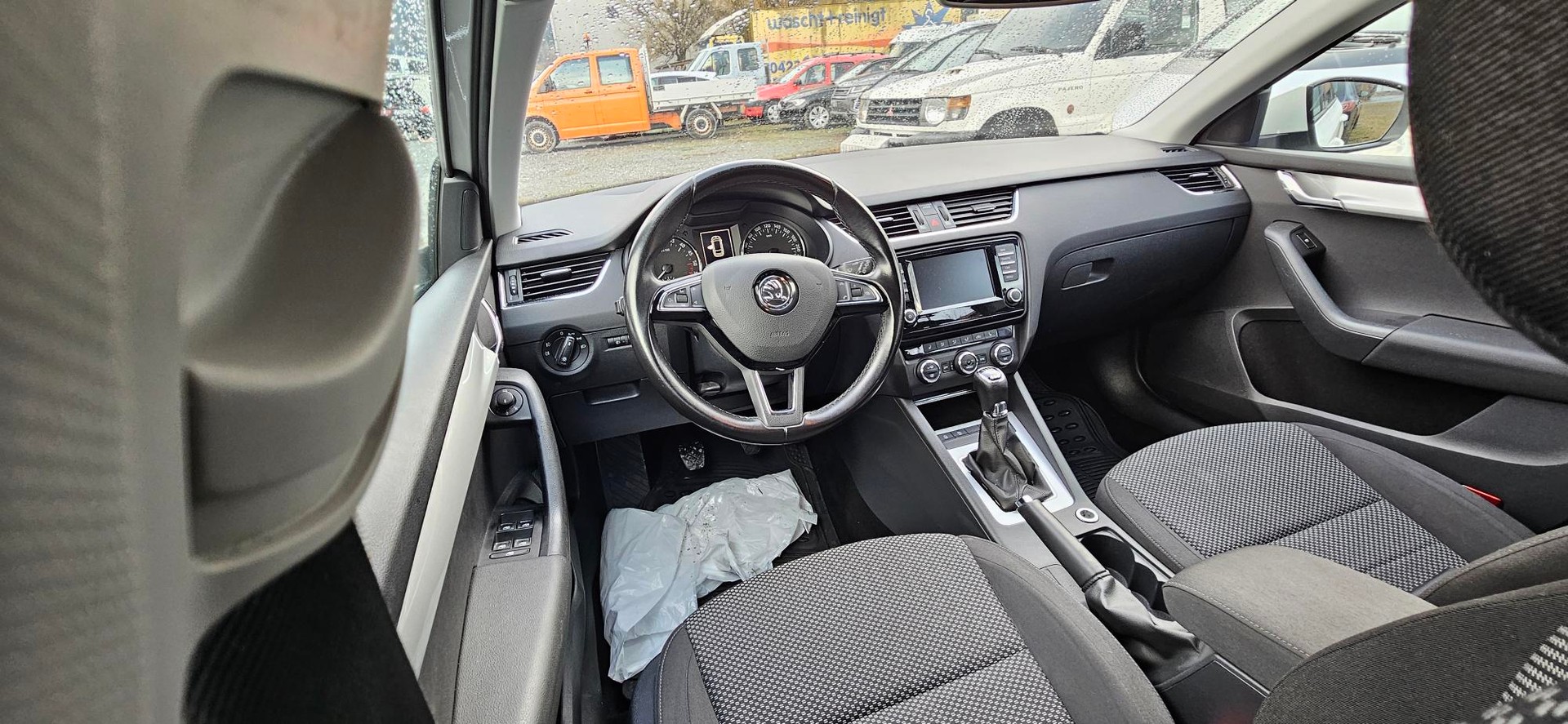 SKODA Octavia Combi 1.6 TDI Swiss Edition 4x4-image-4