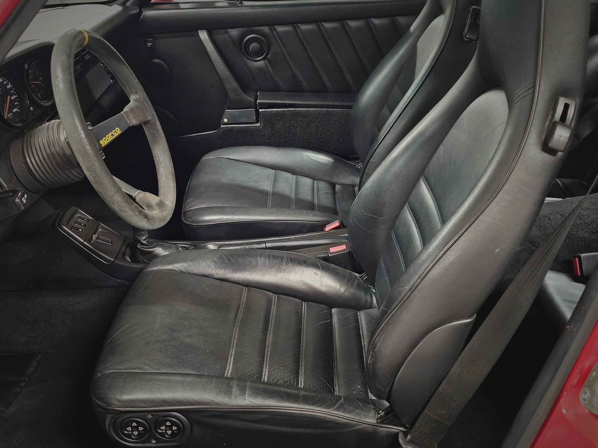 PORSCHE 911 Carrera 2-image-8
