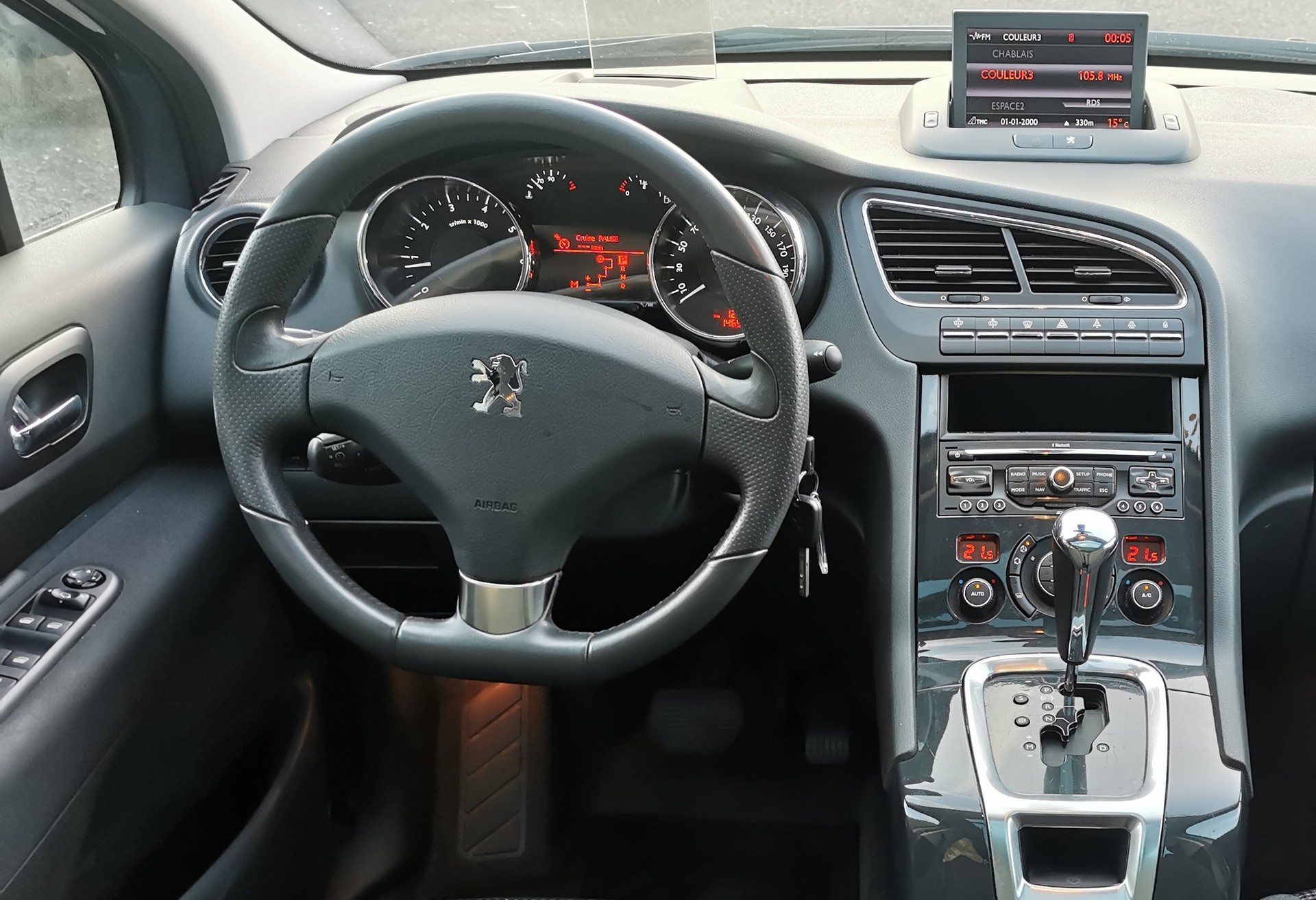 PEUGEOT 5008 1.6 16V T Sport Pack Automatic-image-3