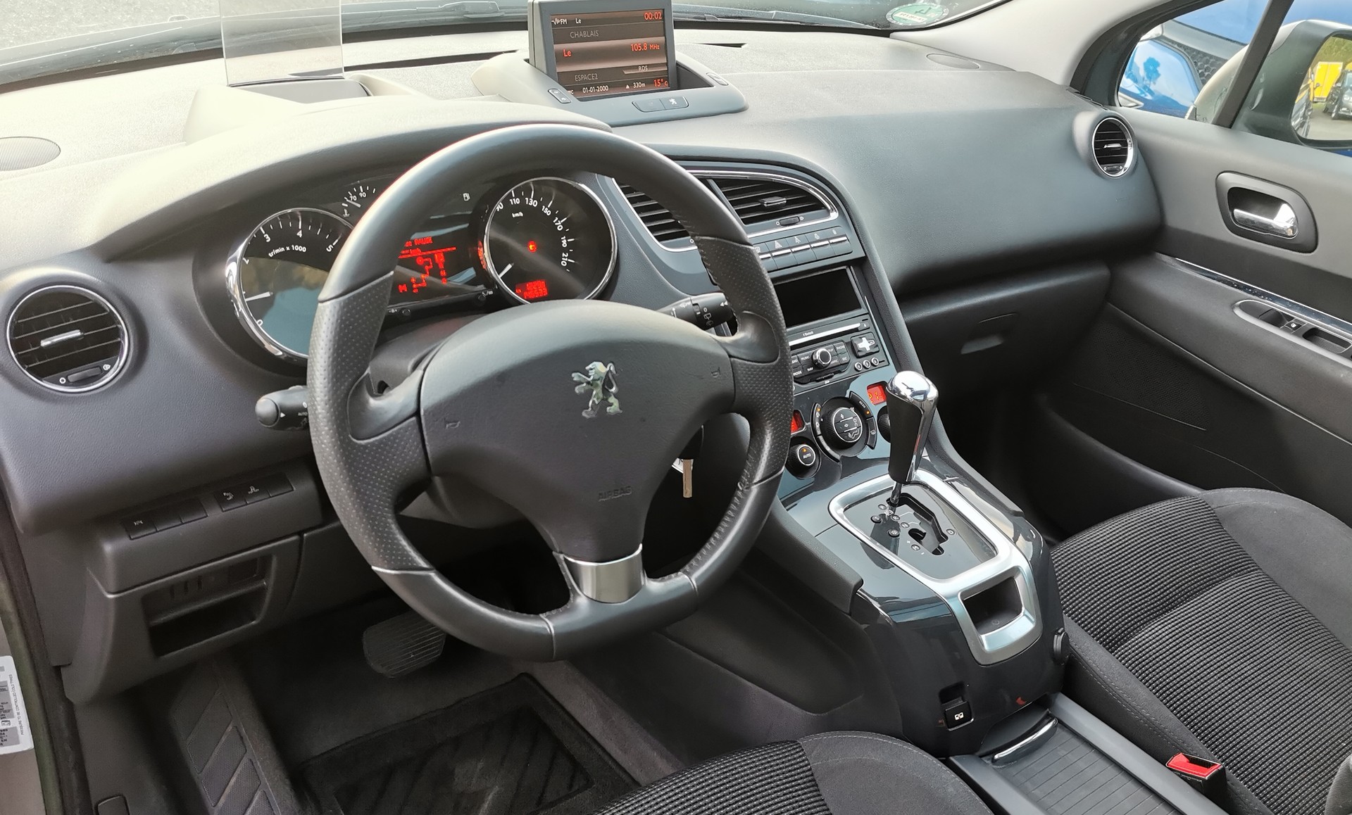 PEUGEOT 5008 1.6 16V T Sport Pack Automatic-image-2