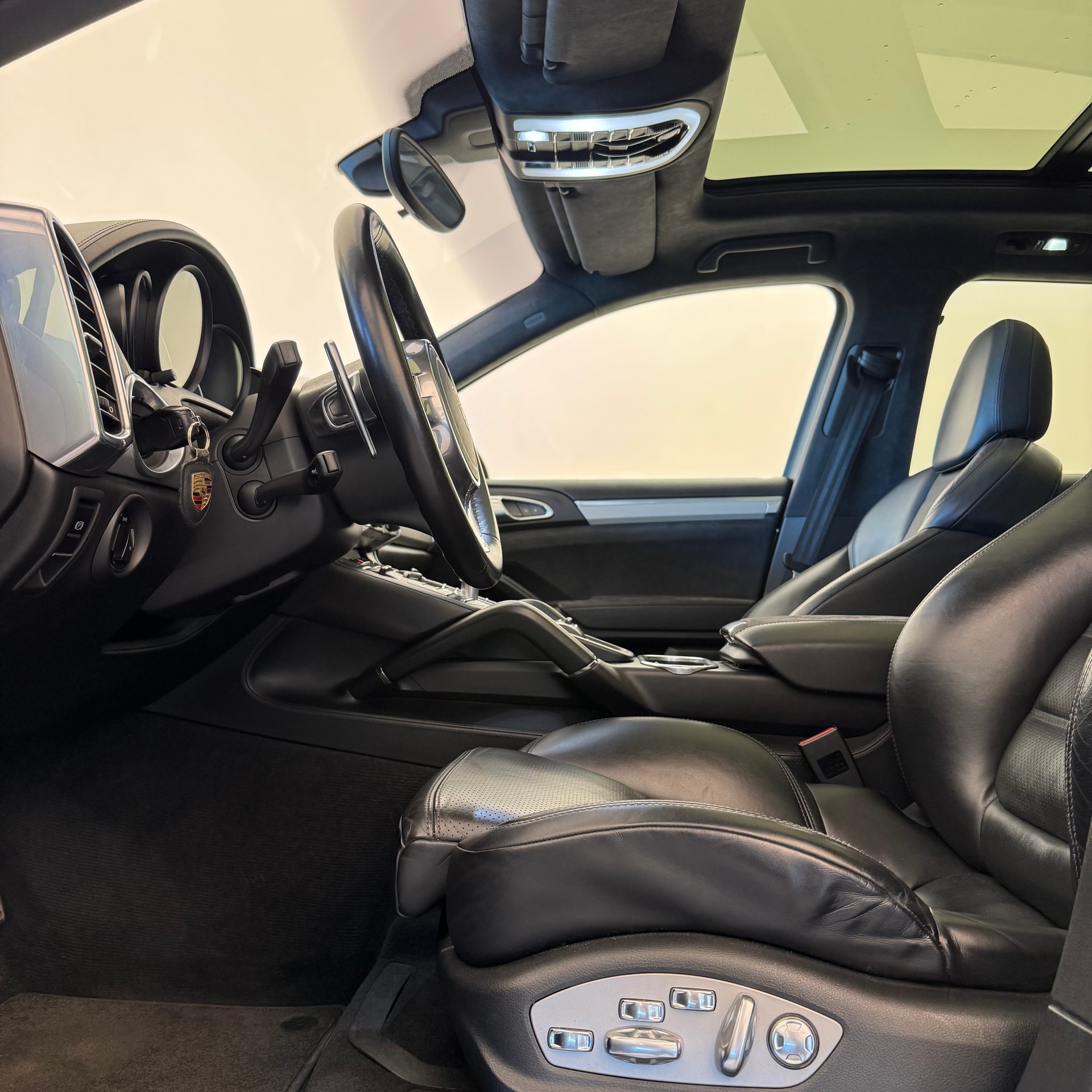 PORSCHE Cayenne GTS-image-4