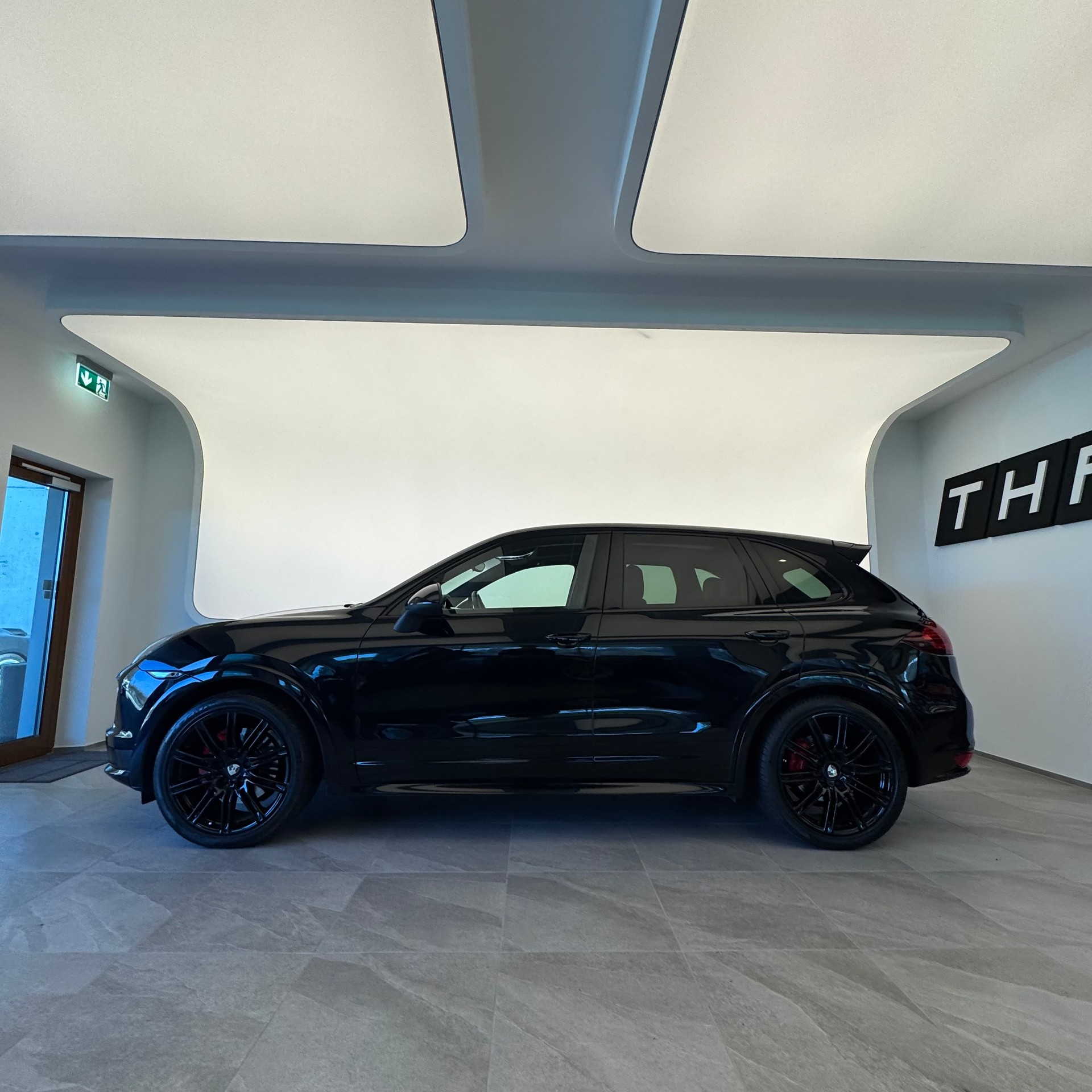 PORSCHE Cayenne GTS-image-2