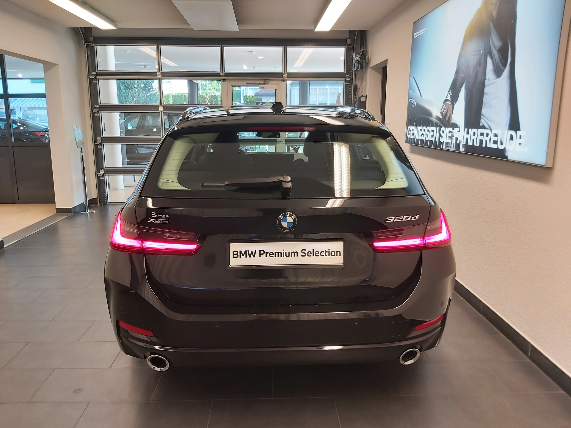 BMW 320d xDrive 48V Touring-image-6
