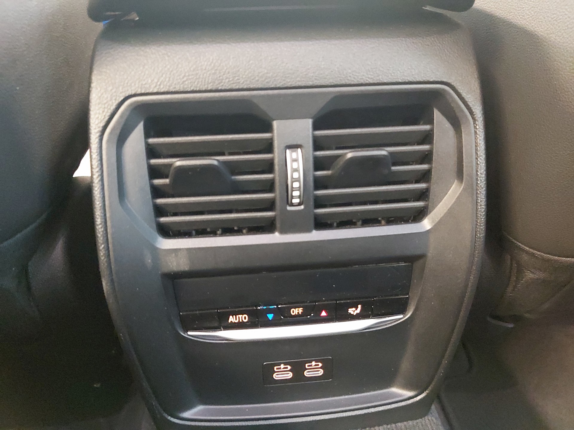 BMW 320d xDrive 48V Touring-image-19