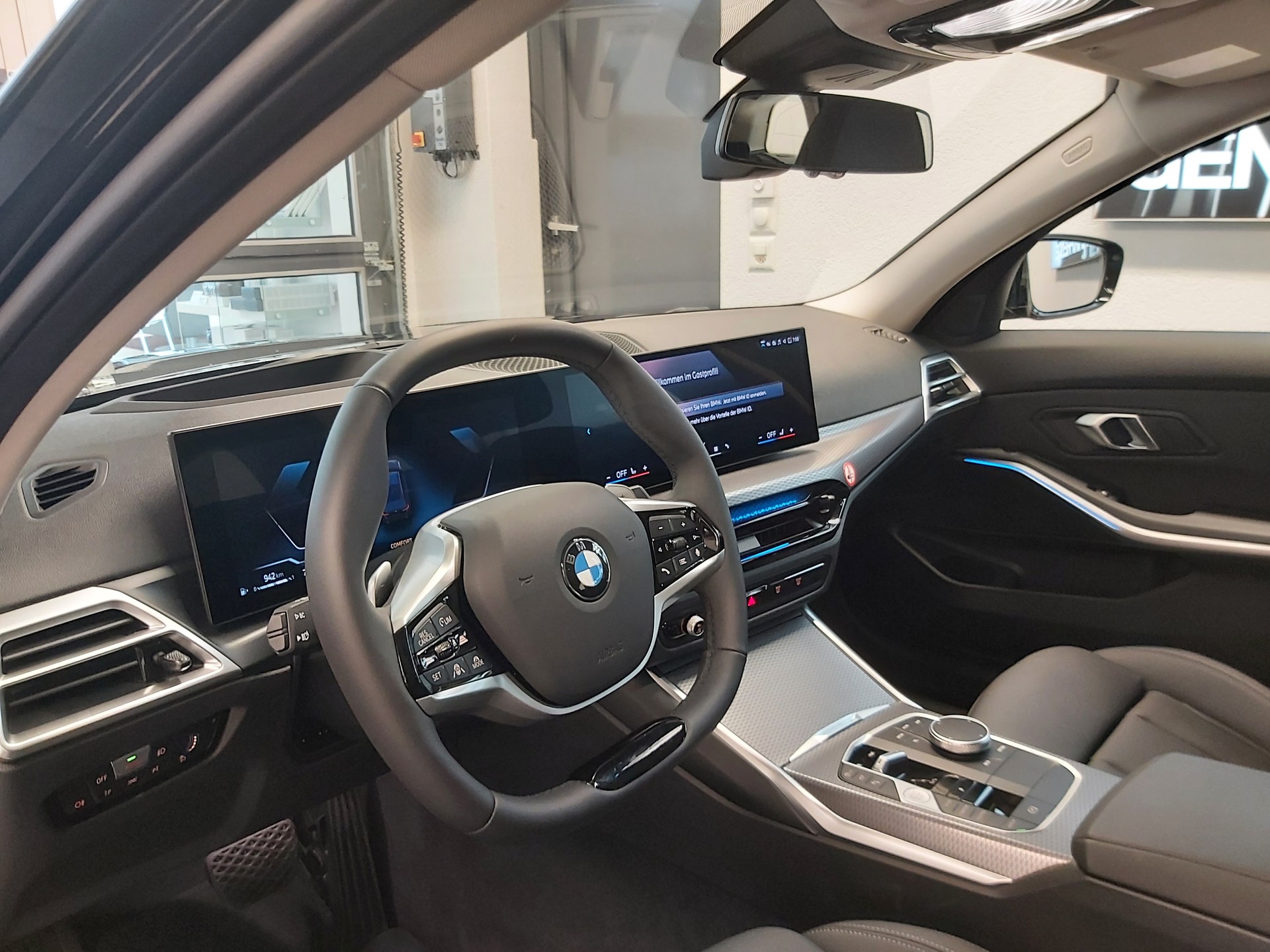 BMW 320d xDrive 48V Touring-image-10