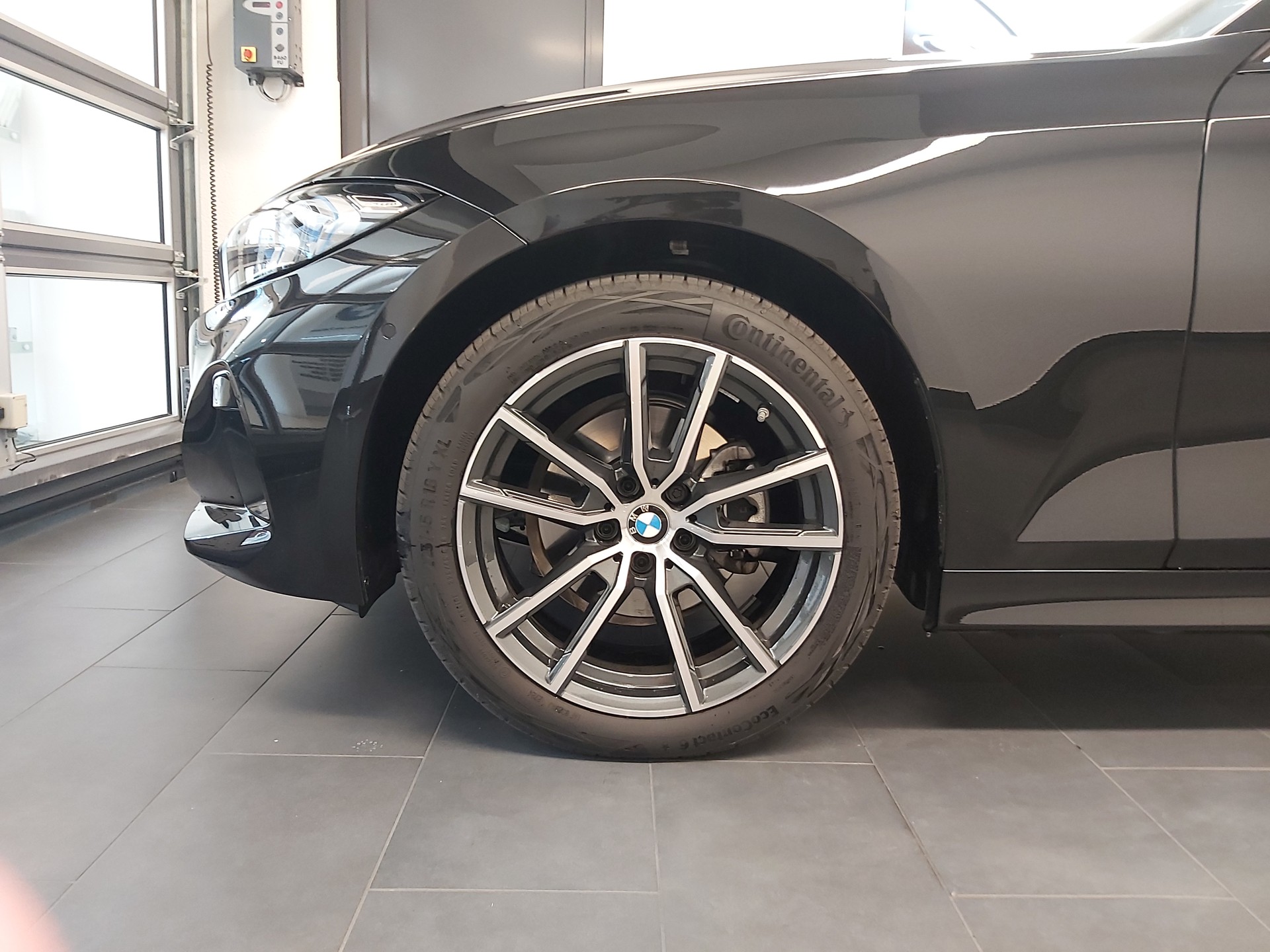 BMW 320d xDrive 48V Touring-image-2