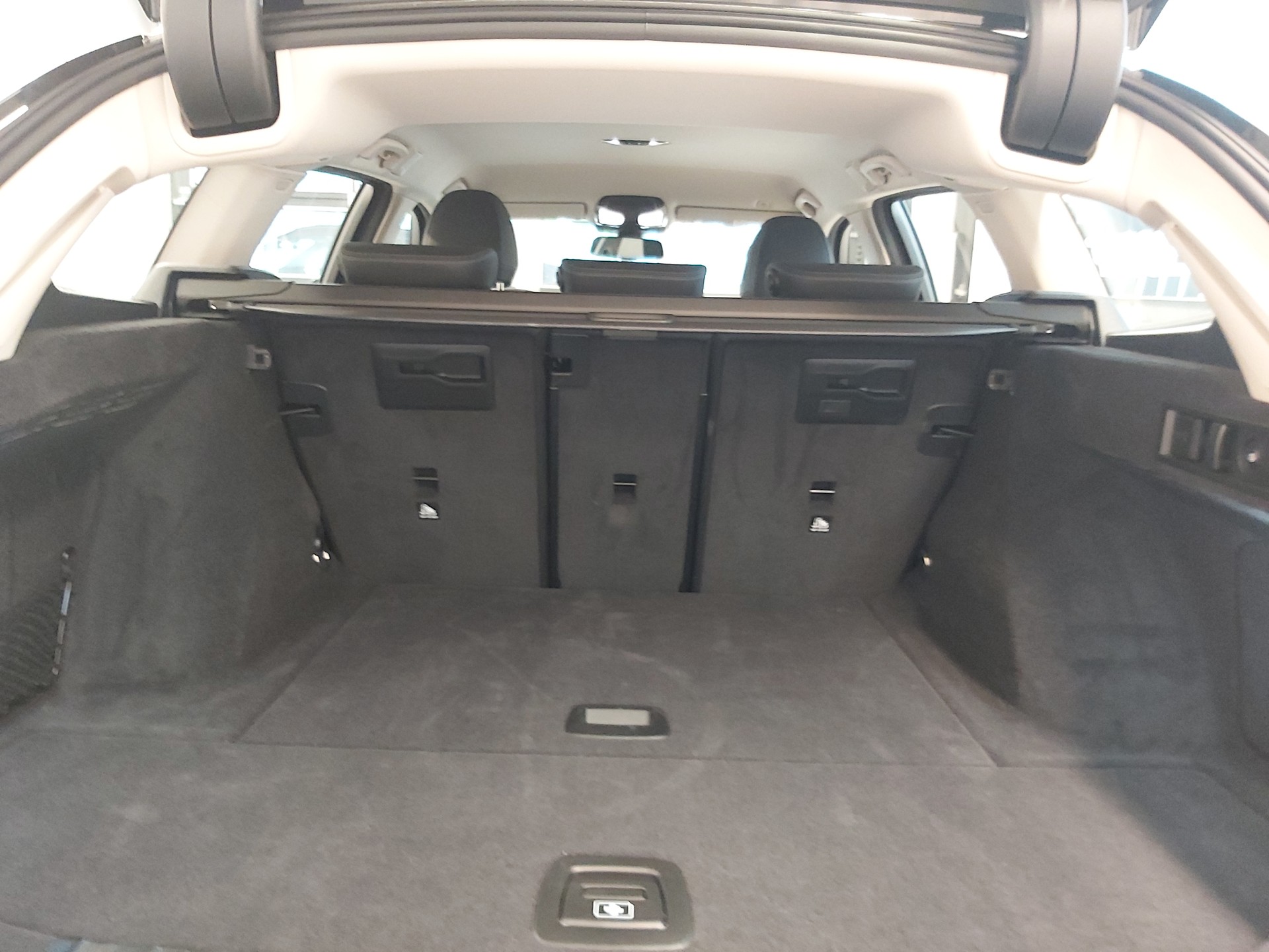 BMW 320d xDrive 48V Touring-image-8