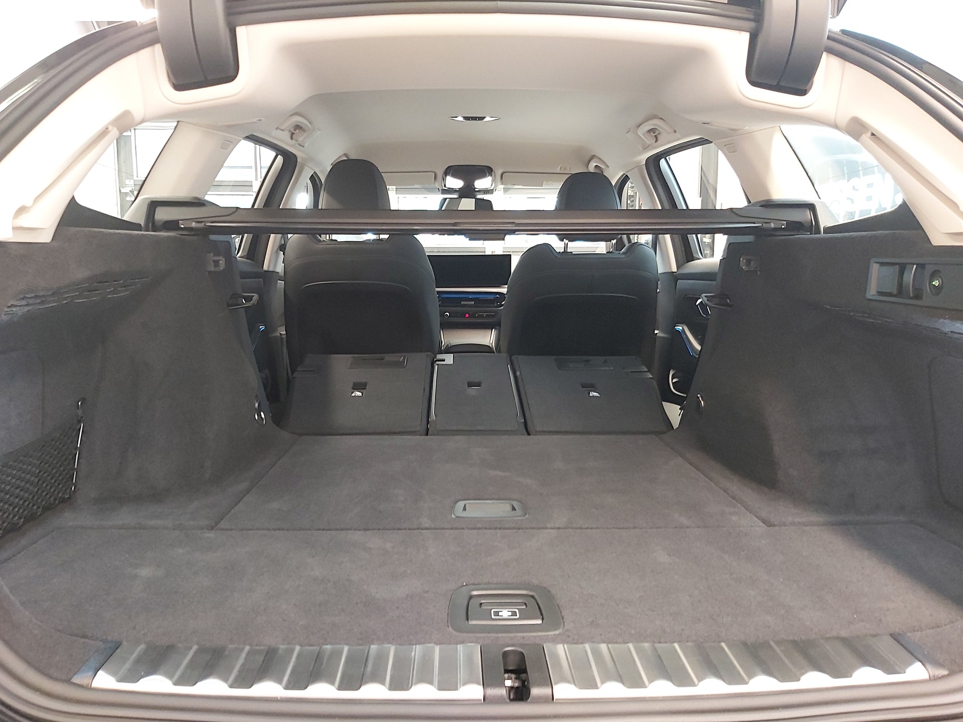 BMW 320d xDrive 48V Touring-image-9