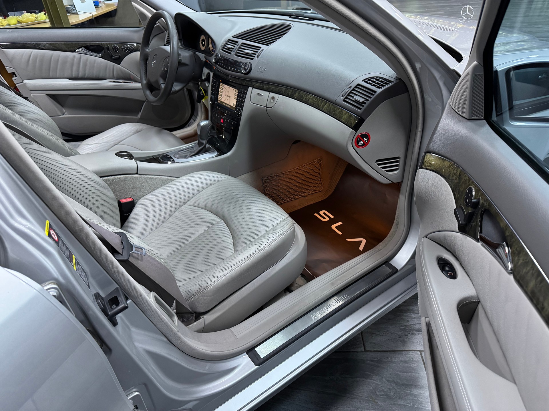 MERCEDES-BENZ E 400 CDI Avantgarde Automatic-image-6
