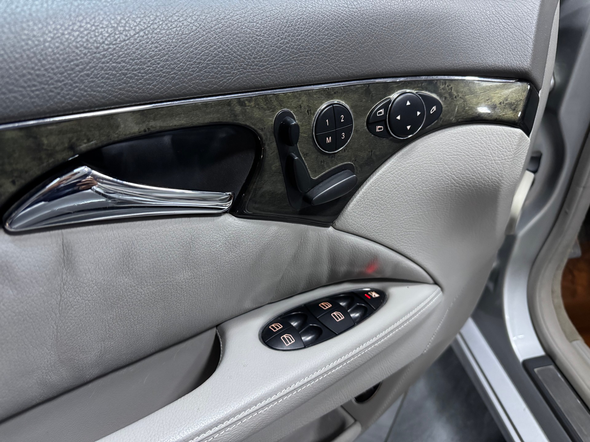 MERCEDES-BENZ E 400 CDI Avantgarde Automatic-image-12