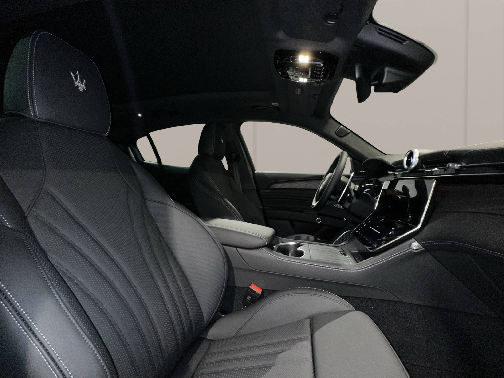 MASERATI Grecale 2.0 Hybrid Modena-image-15