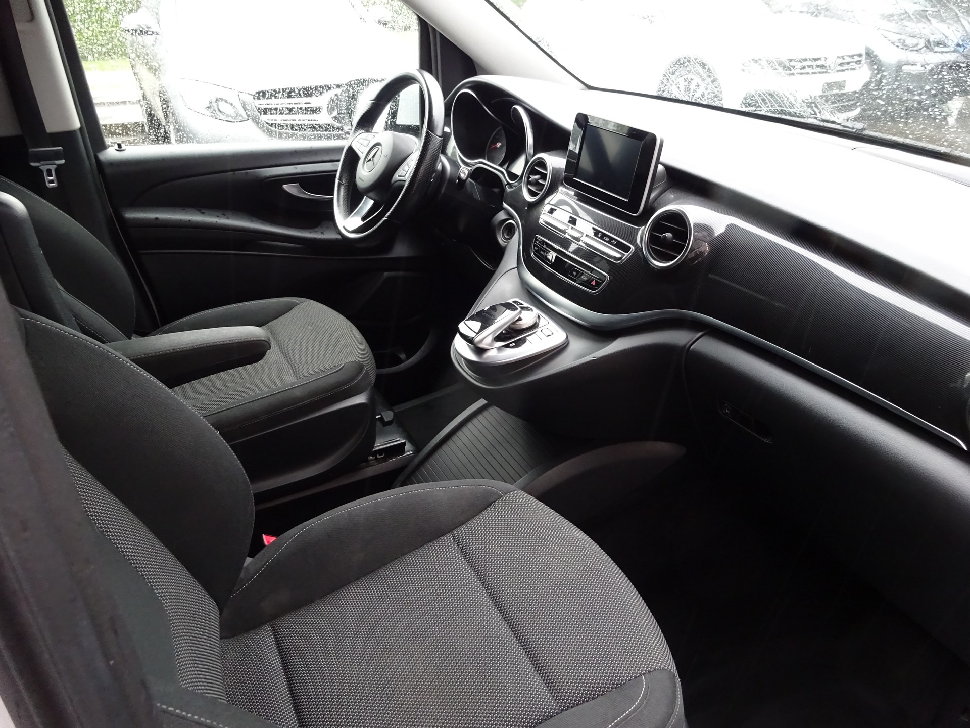 MERCEDES-BENZ V 220 d lang 4Matic 7G-Tronic-image-5