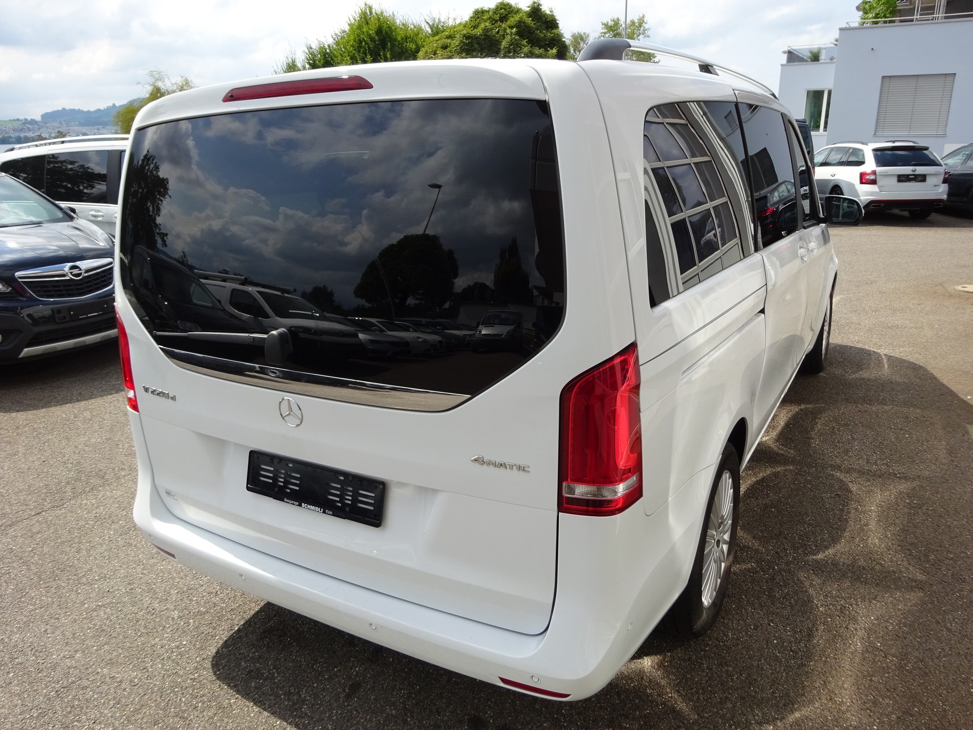 MERCEDES-BENZ V 220 d lang 4Matic 7G-Tronic-showroom-element-2