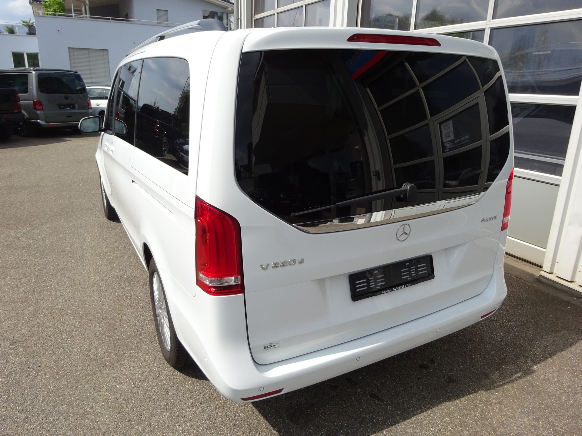 MERCEDES-BENZ V 220 d lang 4Matic 7G-Tronic-showroom-element-1