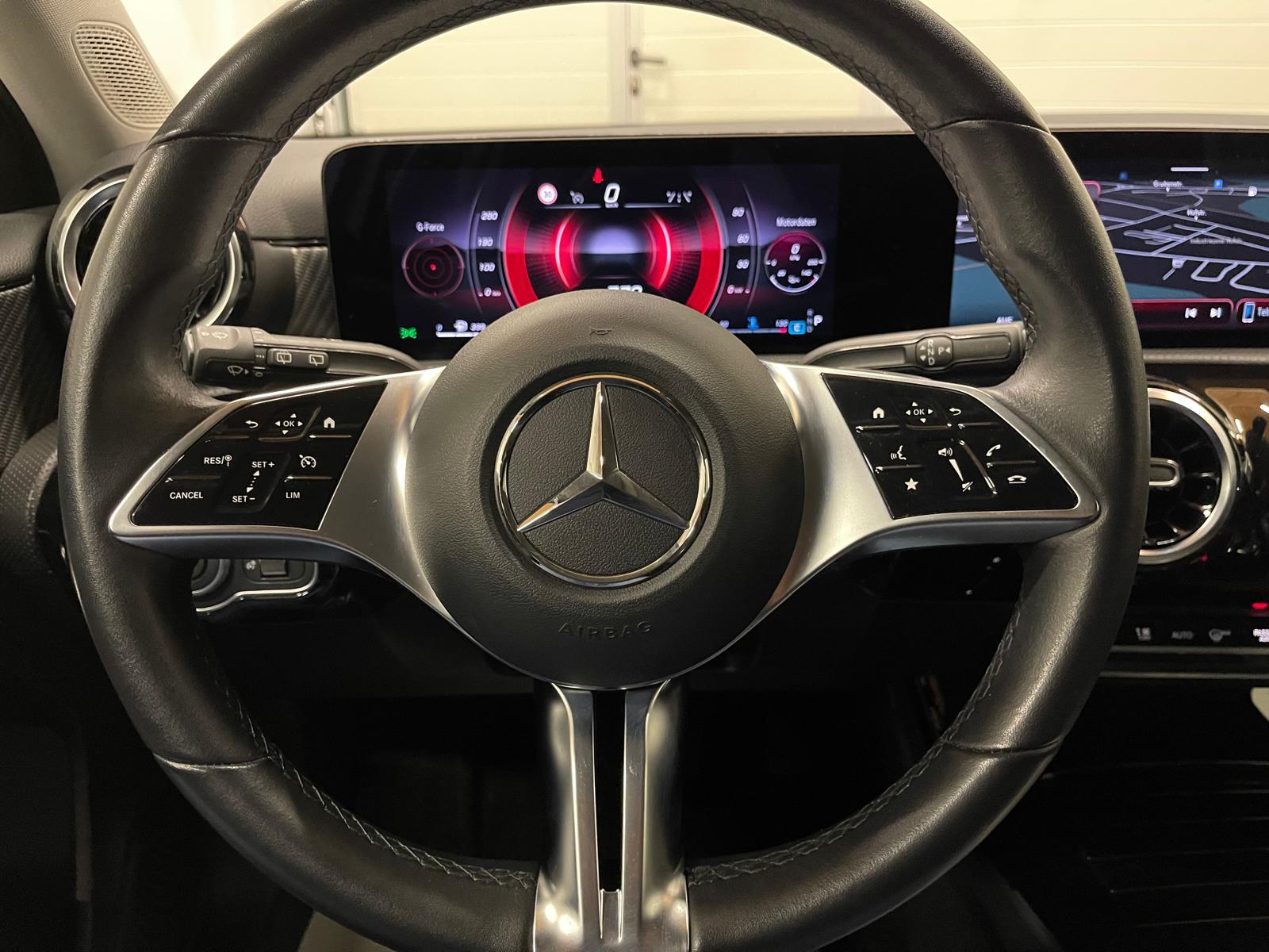 MERCEDES-BENZ A 180 d Progressive-image-16