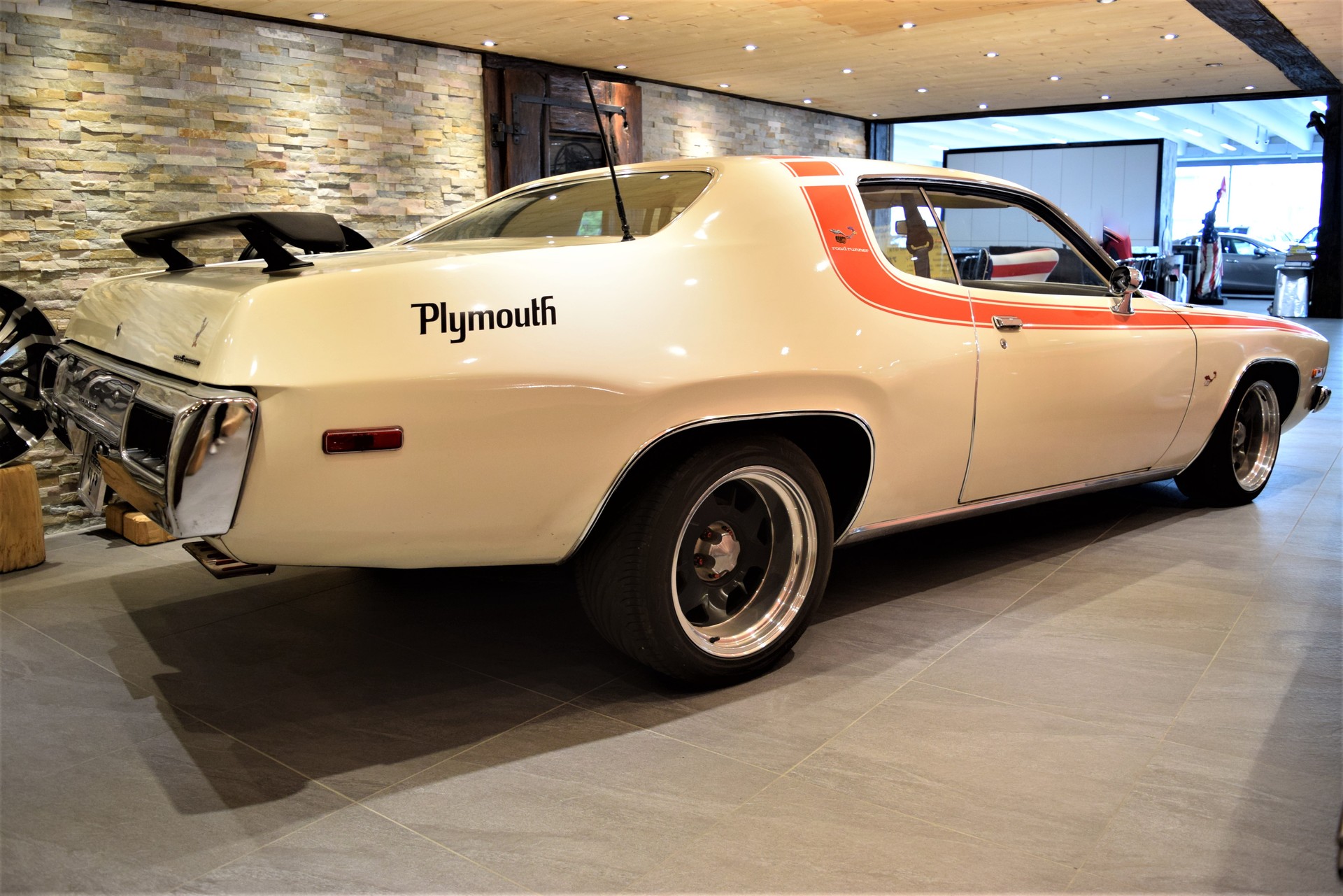 PLYMOUTH Road Runner 440 GTX-showroom-element-3
