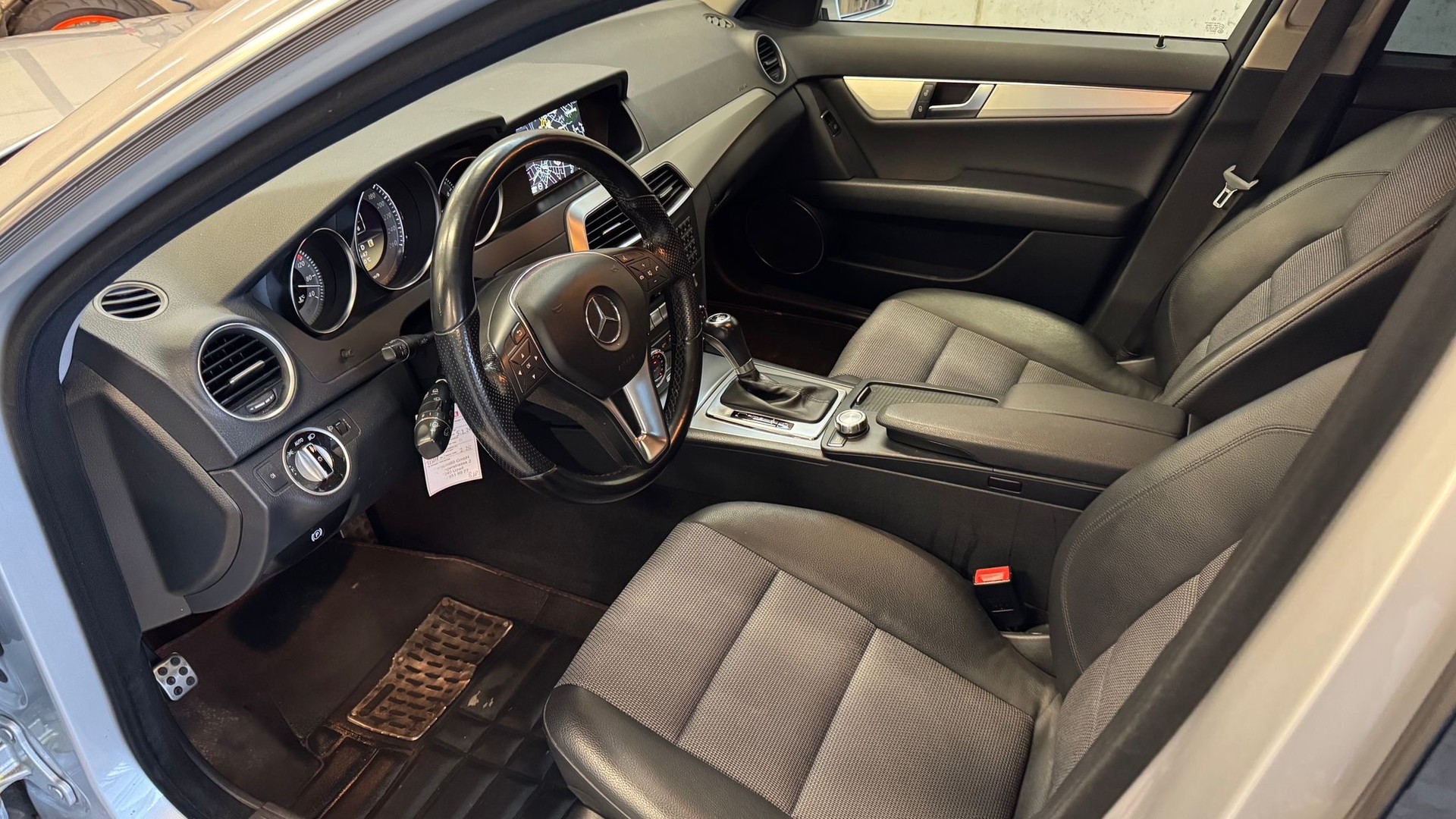 MERCEDES-BENZ C 180 CGI BlueEfficiency Avantgarde Automatic-image-7