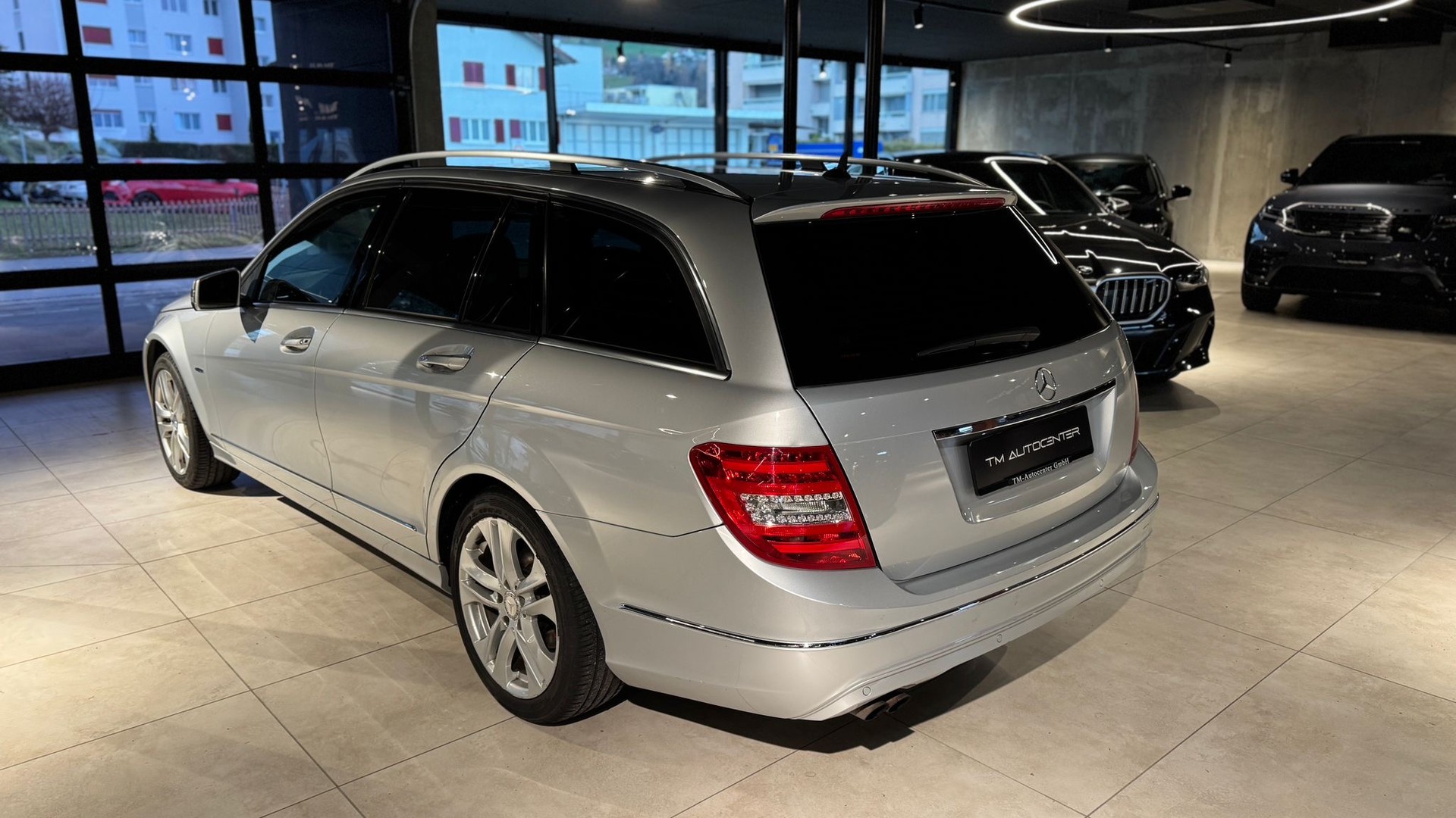 MERCEDES-BENZ C 180 CGI BlueEfficiency Avantgarde Automatic-image-3