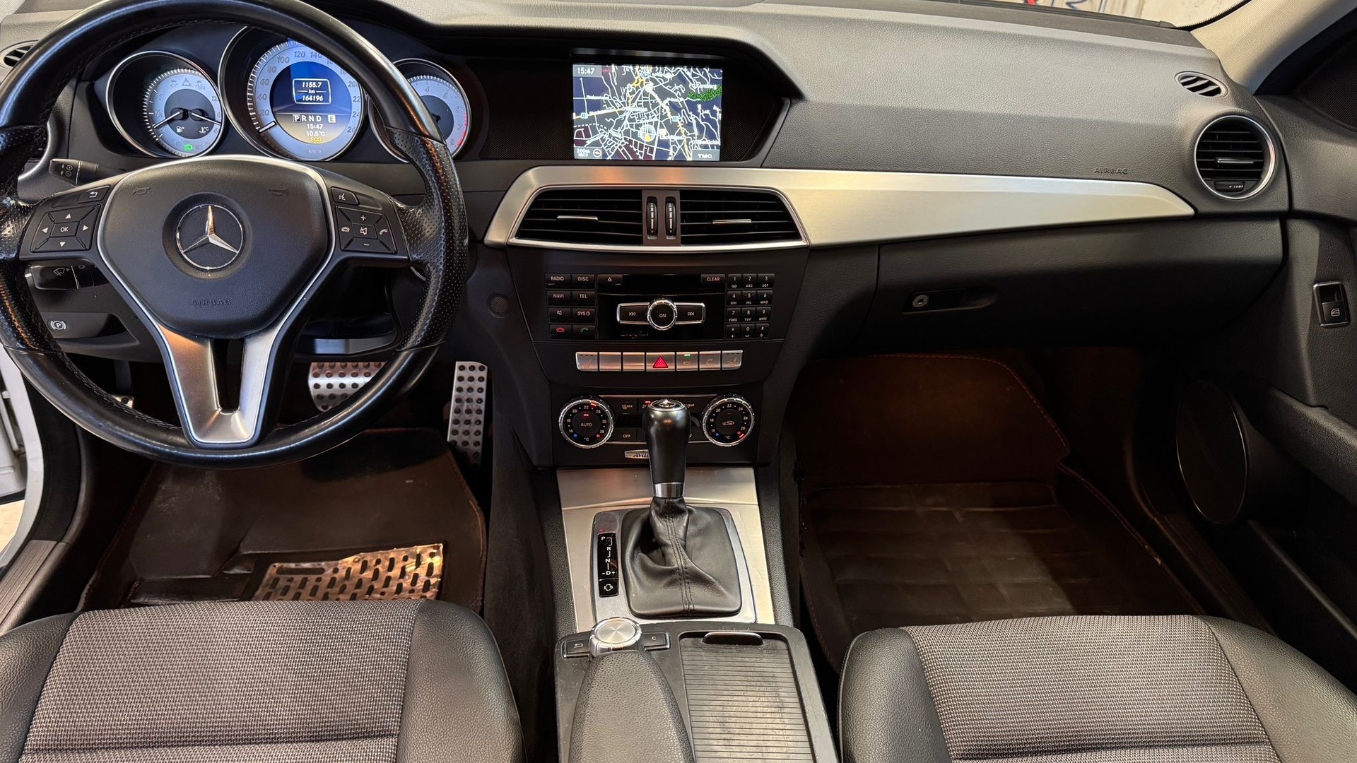 MERCEDES-BENZ C 180 CGI BlueEfficiency Avantgarde Automatic-image-10