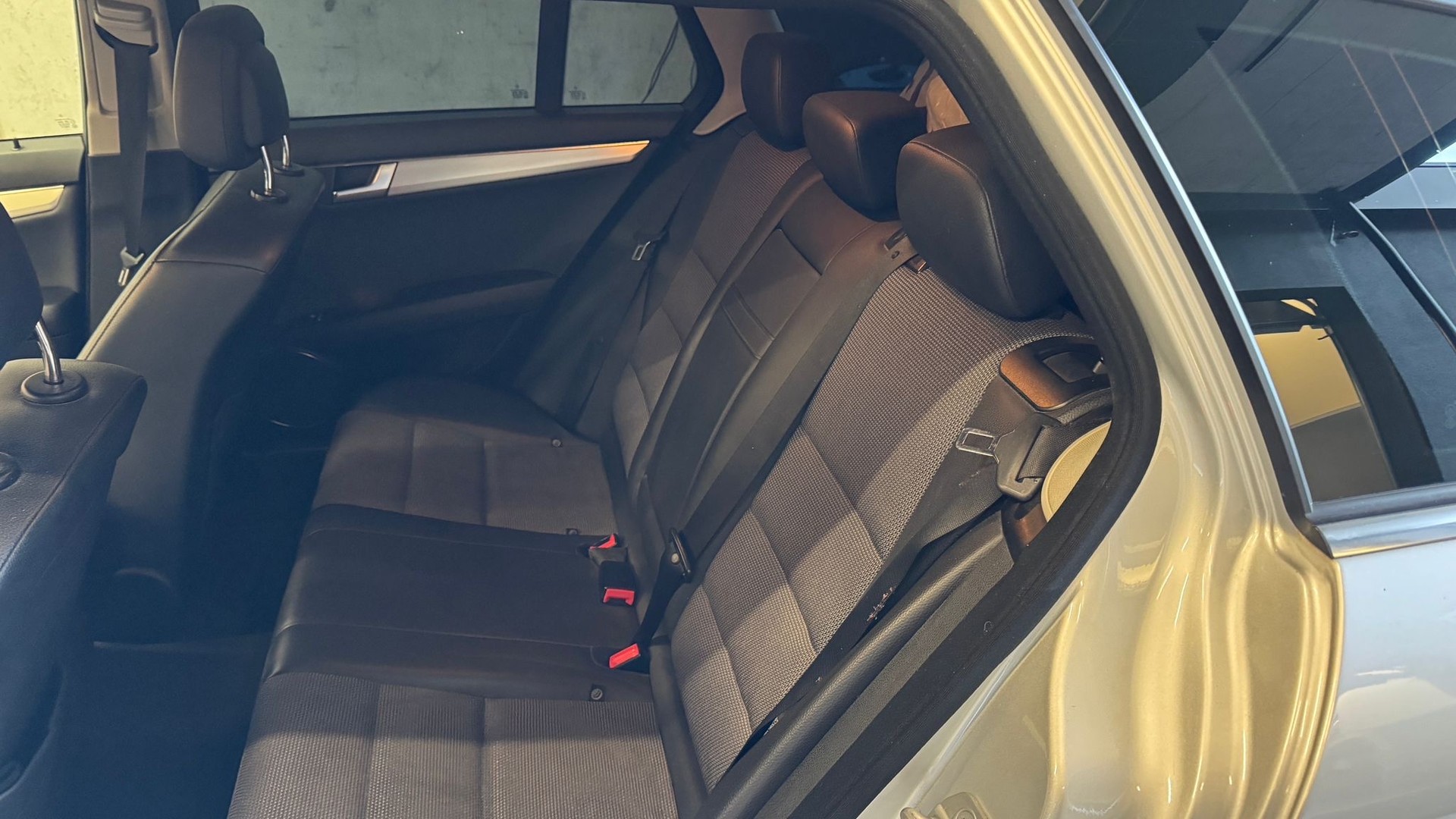 MERCEDES-BENZ C 180 CGI BlueEfficiency Avantgarde Automatic-image-6