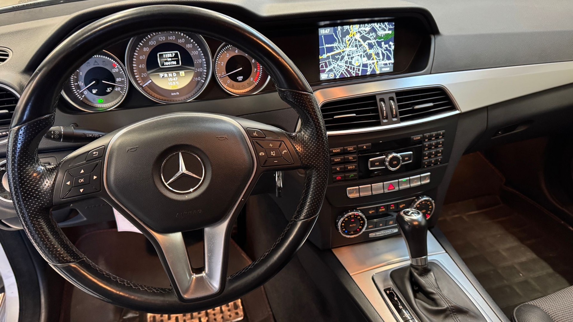 MERCEDES-BENZ C 180 CGI BlueEfficiency Avantgarde Automatic-image-5