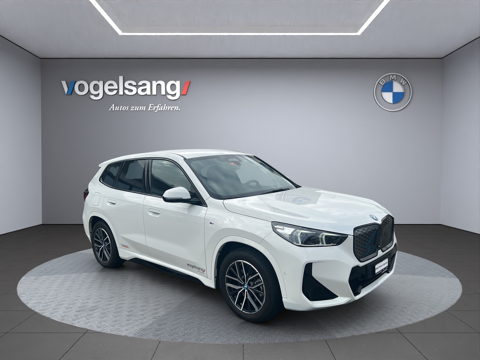BMW iX1 xDrive 30 M Sport-image-1