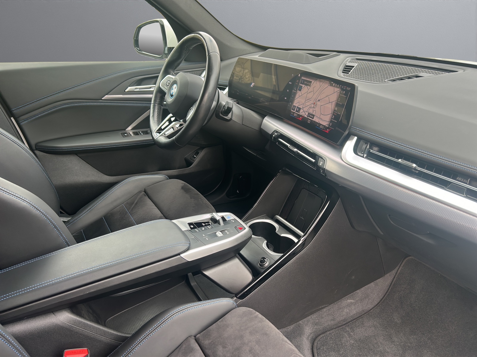 BMW iX1 xDrive 30 M Sport-image-18