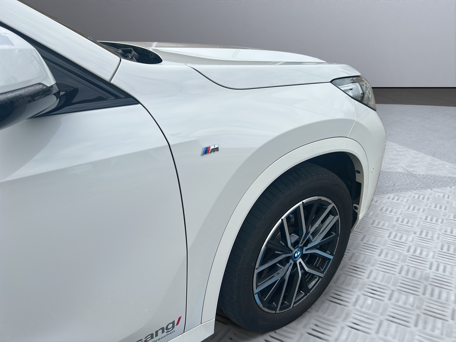 BMW iX1 xDrive 30 M Sport-image-13