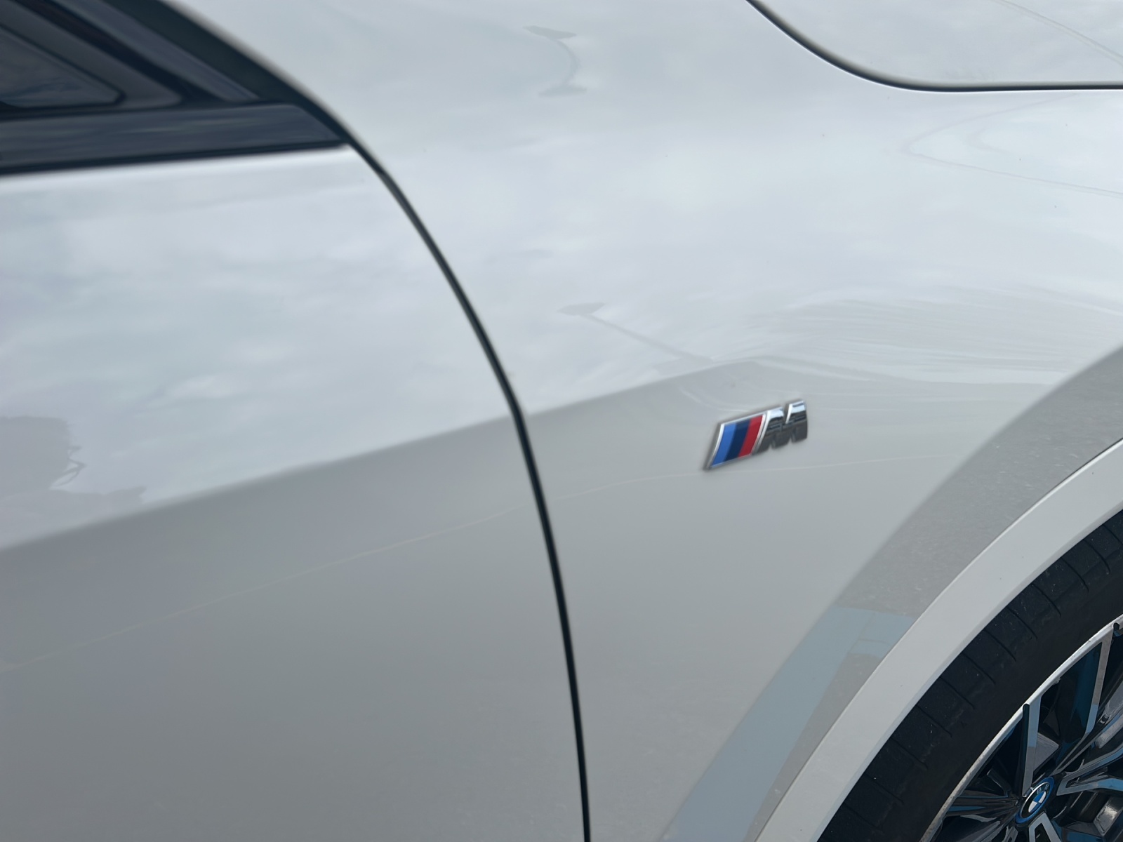 BMW iX1 xDrive 30 M Sport-image-14