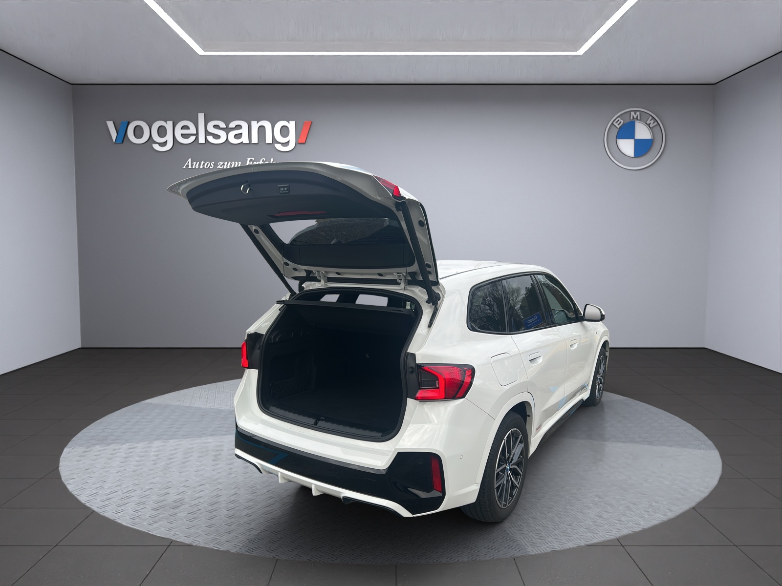 BMW iX1 xDrive 30 M Sport-image-7