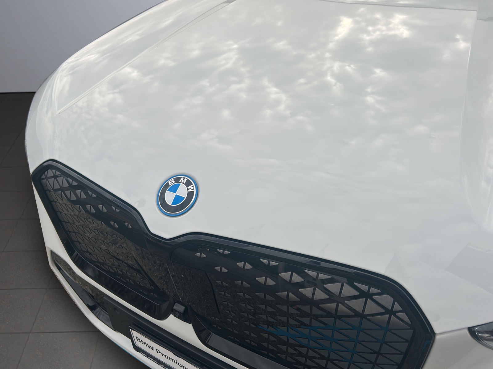 BMW iX1 xDrive 30 M Sport-image-12