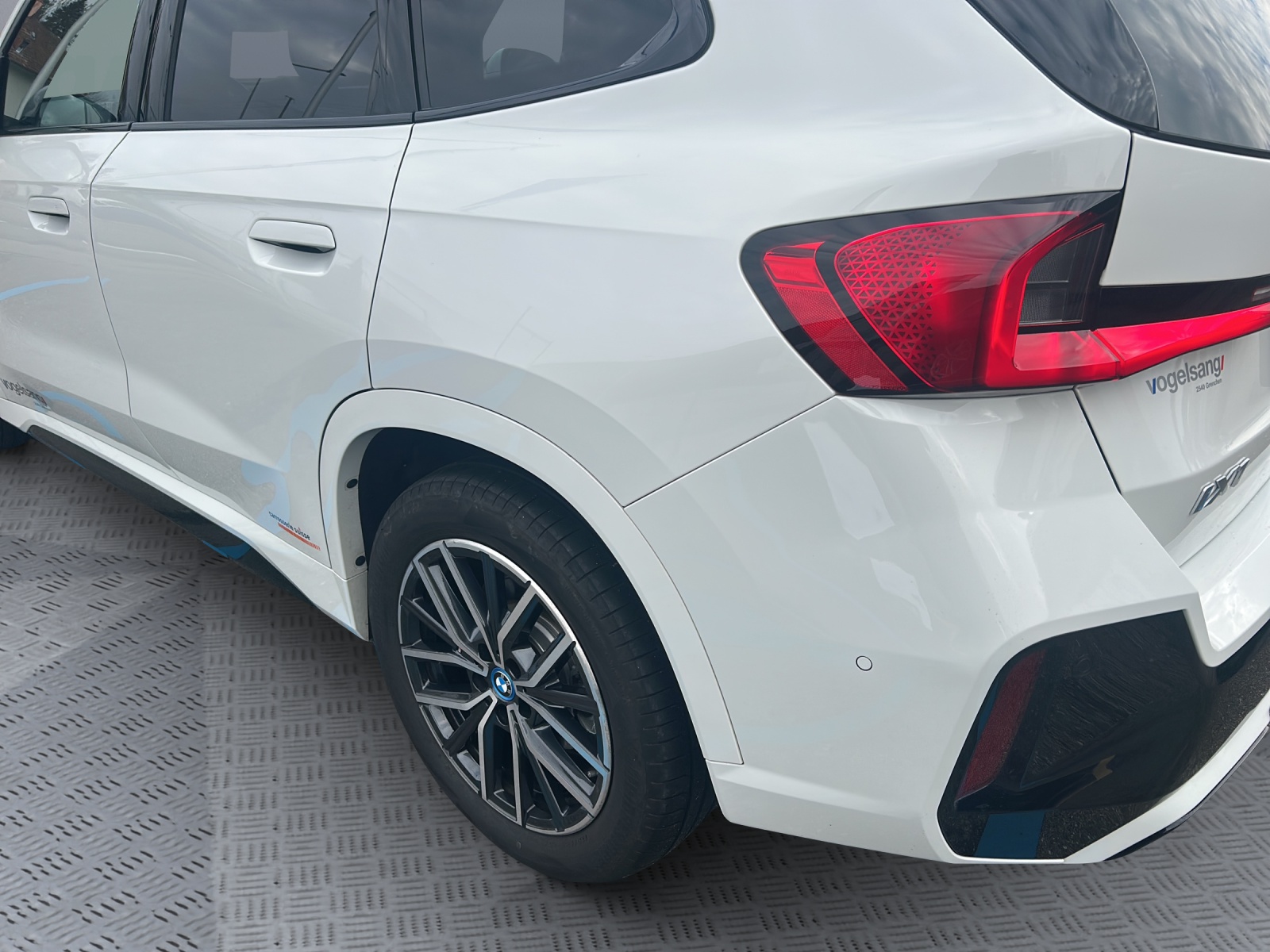 BMW iX1 xDrive 30 M Sport-image-17