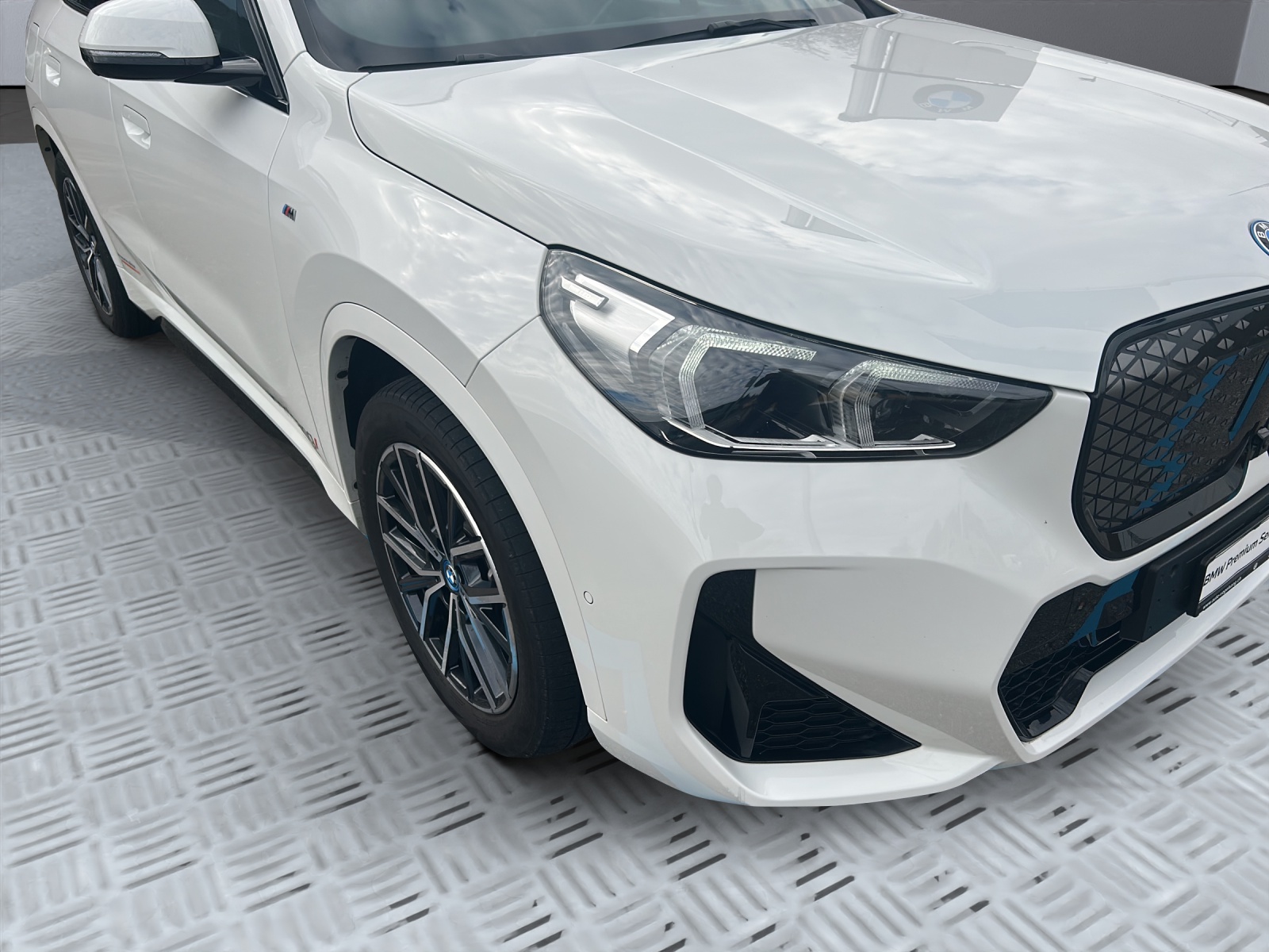 BMW iX1 xDrive 30 M Sport-image-16