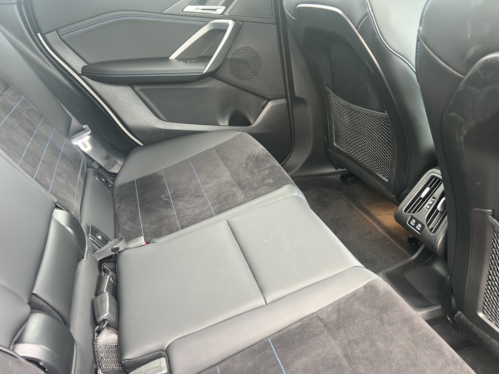 BMW iX1 xDrive 30 M Sport-image-28