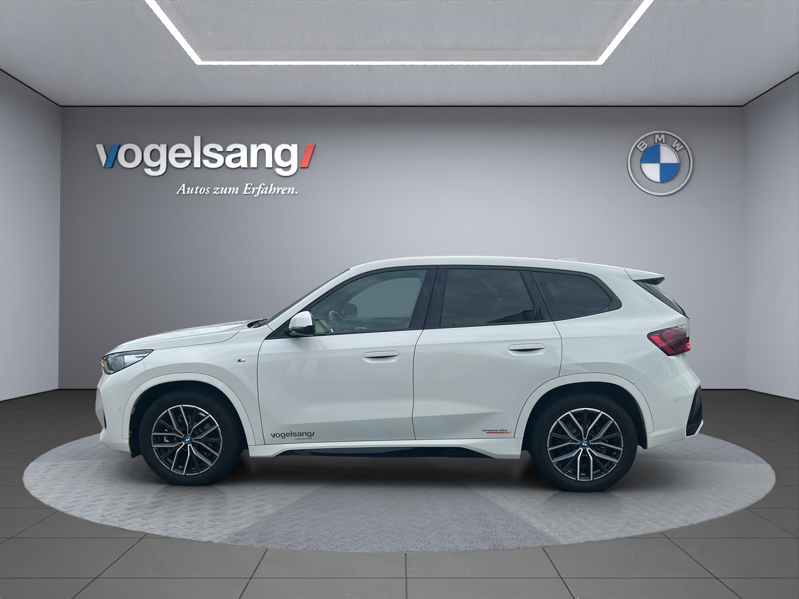 BMW iX1 xDrive 30 M Sport-image-4
