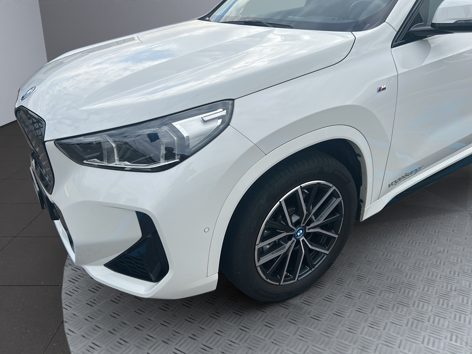 BMW iX1 xDrive 30 M Sport-image-11