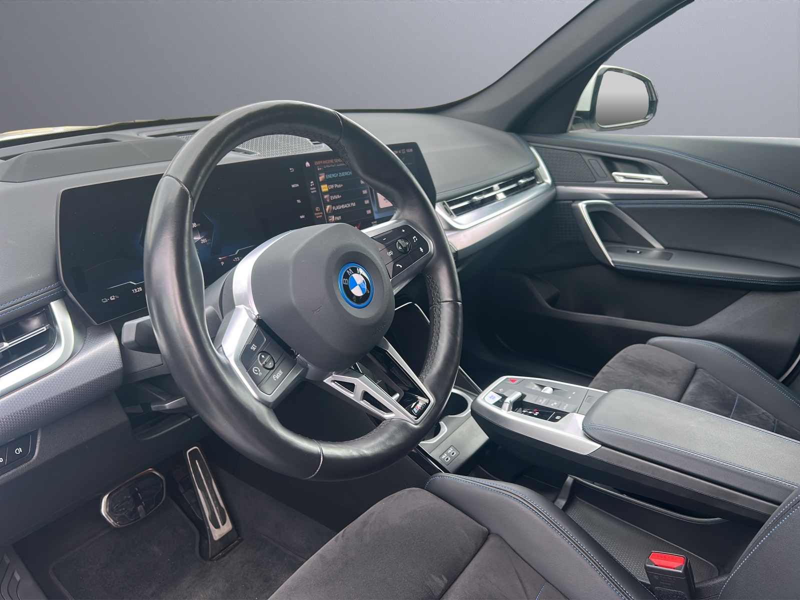 BMW iX1 xDrive 30 M Sport-image-21