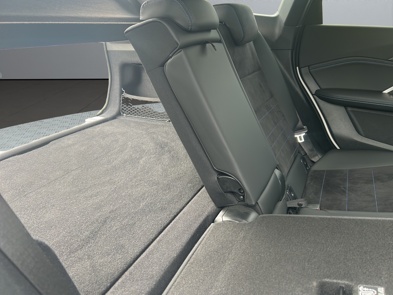 BMW iX1 xDrive 30 M Sport-image-25